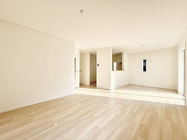 【リビング】■光と風を感じる、リラックスできる空間