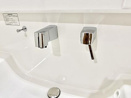 ハンドシャワー付洗面台