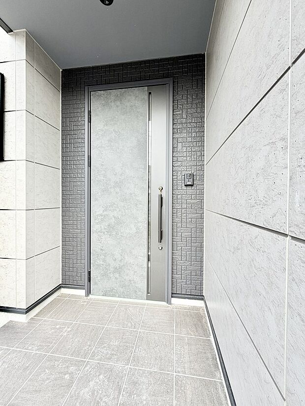 【玄関】■ シンプルで美しく、住まいの第一印象を彩る玄関です