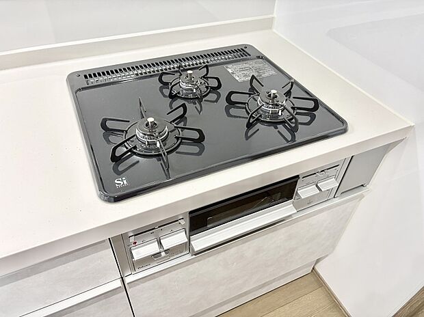 【3口ガスコンロ】■一度に多くの料理ができ便利で効率的