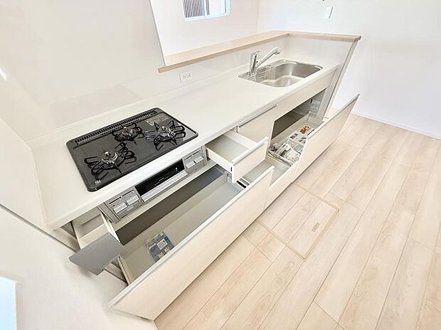 【キッチン】■家族の絆を深める、温もりのあるキッチン