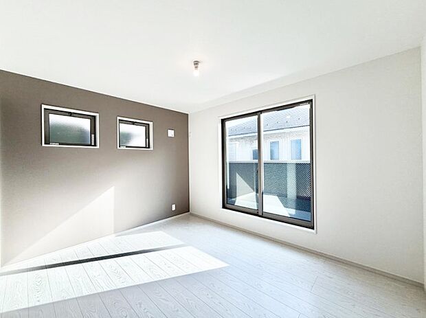 【リビング以外の居室】■清潔感あふれるお部屋で毎日を快適に過ごせます