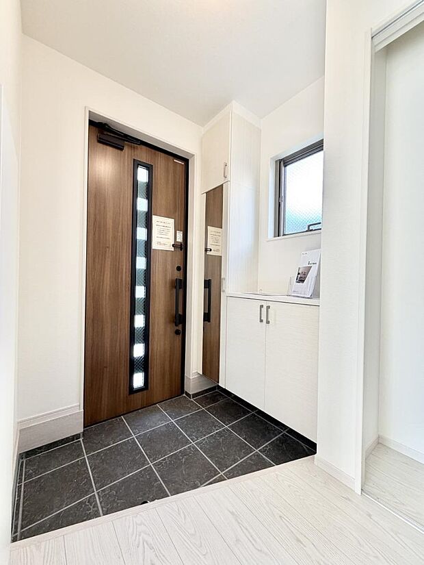 【玄関】■ シンプルで美しく、快適な暮らしの入り口