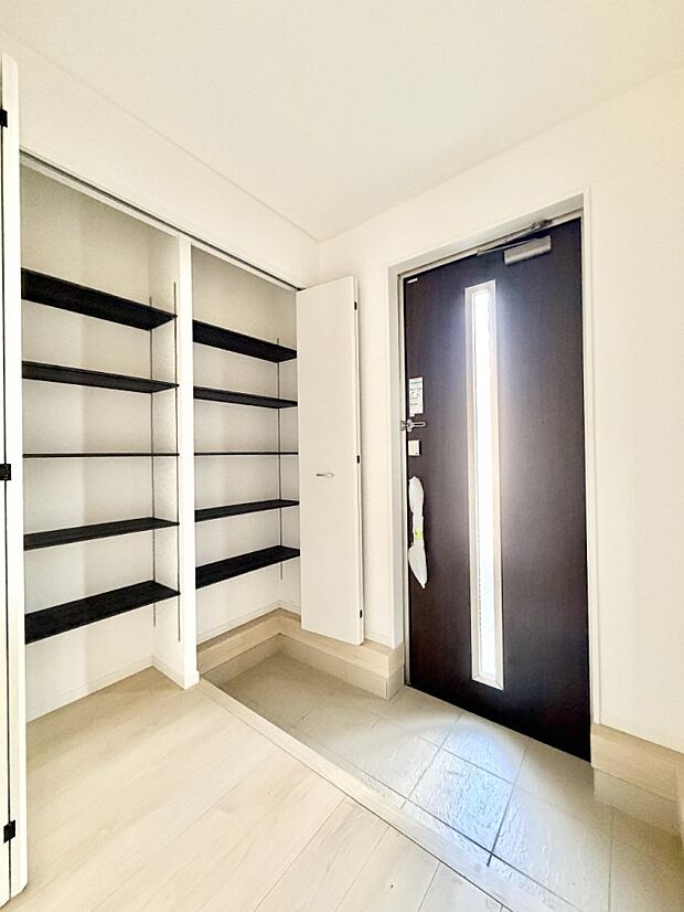 【玄関】■ ここから始まる一日、すっきり整った玄関