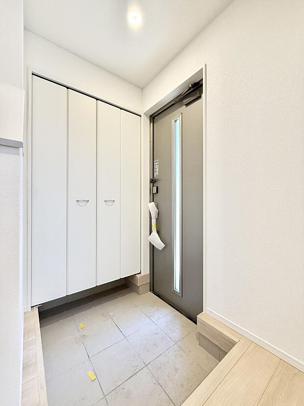 【玄関】■ シンプルで美しく、快適な暮らしの入り口