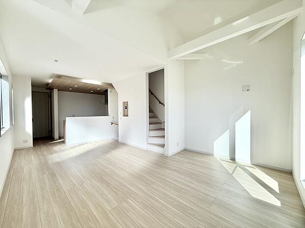 【リビング】■家族の時間を彩る、快適で癒される空間