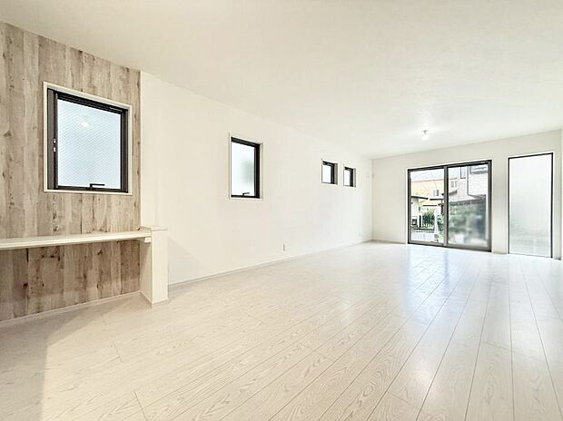 【リビング】■光と風を感じる、リラックスできる空間