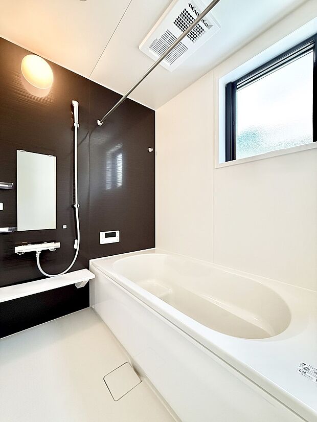 【浴室】■一日の疲れを癒す、心落ち着く空間です