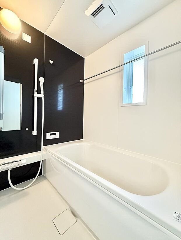 【浴室】■一日の疲れを癒す、心落ち着く空間です