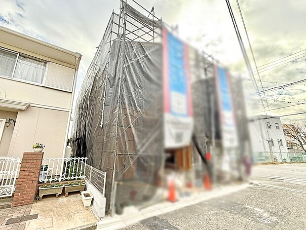 【現地外観写真】■暮らしを彩る充実した設備仕様が備わった住まい