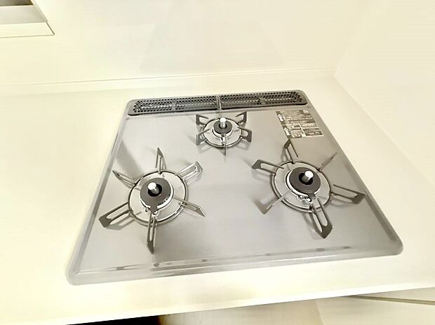 【3口ガスコンロ】■一度に多くの料理ができ便利で効率的