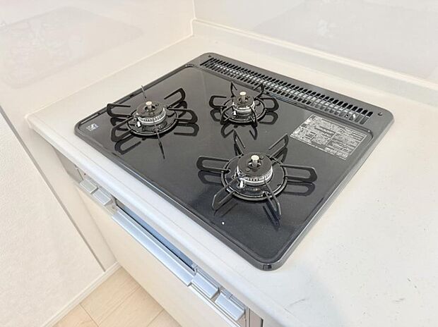 【3口ガスコンロ】■一度に多くの料理ができ便利で効率的