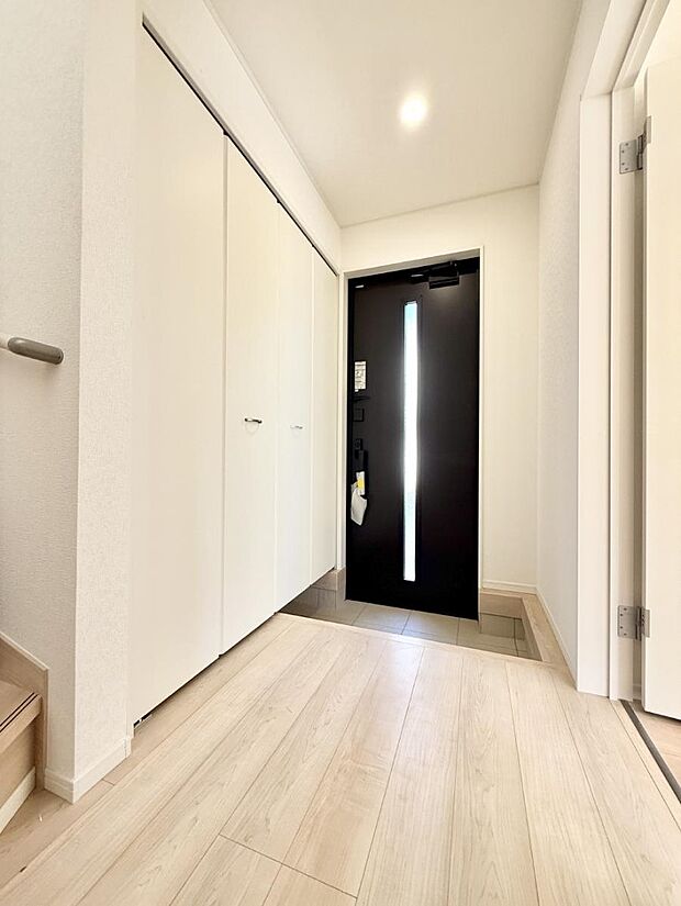 【玄関】■ ここから始まる一日、すっきり整った玄関