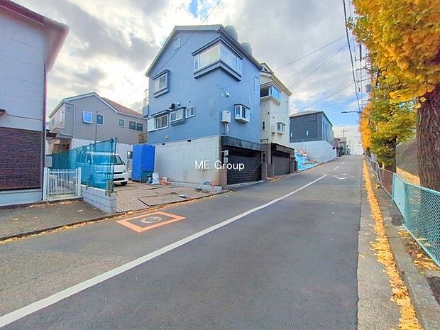 【前面道路含む現地写真】■優雅なラインが、毎日を引き立てます
