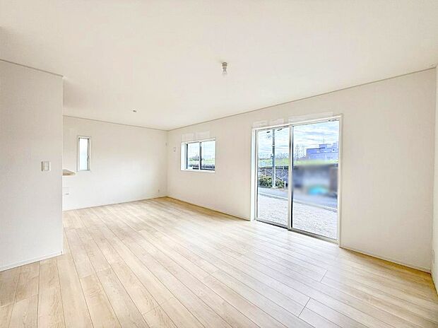 【リビング】■家族の時間を彩る、快適で癒される空間