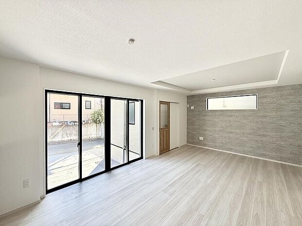 【リビング】■光と風を感じる、リラックスできる空間