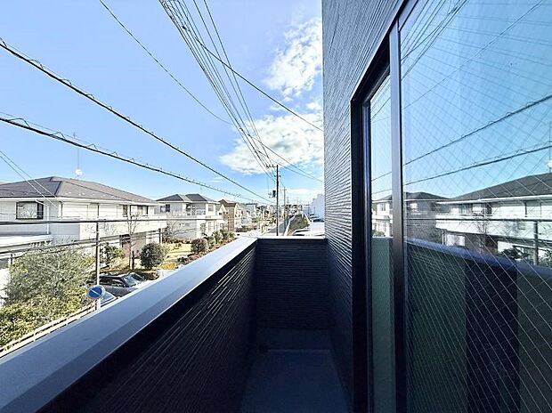 【バルコニー】■ 自然を身近に感じる、開放的なバルコニー