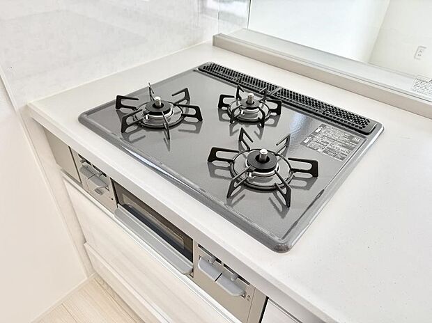 【3口ガスコンロ】■一度に多くの料理ができ便利で効率的