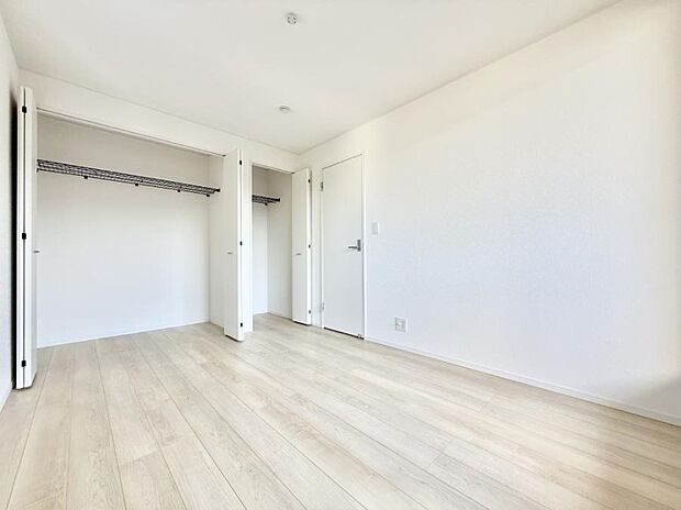 【洋室】■自分だけのスペース どんなお部屋にするかとっても楽しみですね