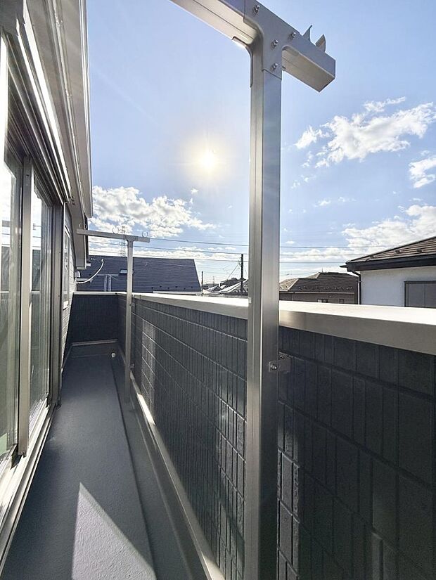 【バルコニー】■ 自然を身近に感じる、開放的なバルコニー