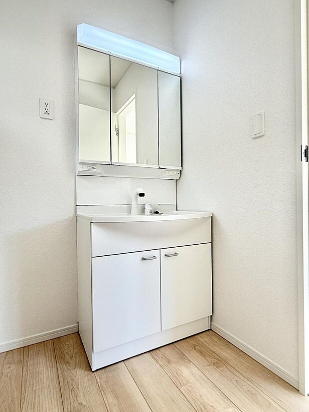 【洗面台・洗面所】■家族みんなが使いやすい配置です