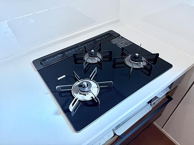 【3口ガスコンロ】■一度に多くの料理ができ便利で効率的