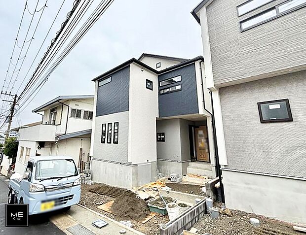 【現地外観写真】■暮らしを彩る充実した設備仕様が備わった住まい