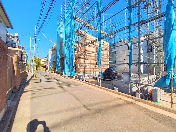 【前面道路含む現地写真】■家族とのお出かけが楽しくなる環境です