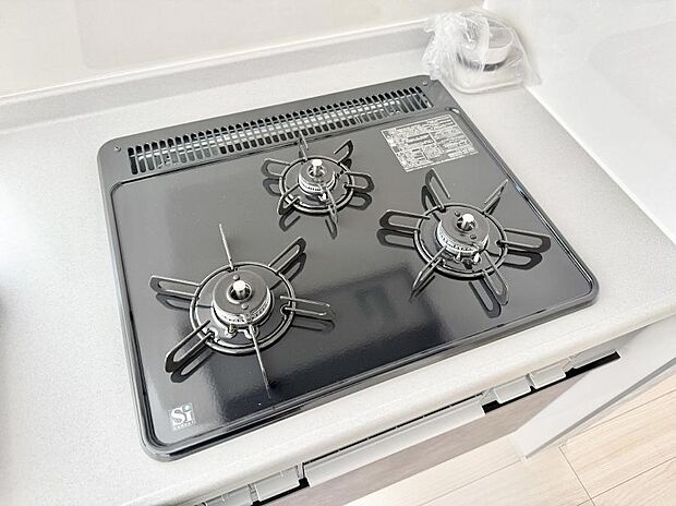 【3口ガスコンロ】■一度に多くの料理ができ便利で効率的