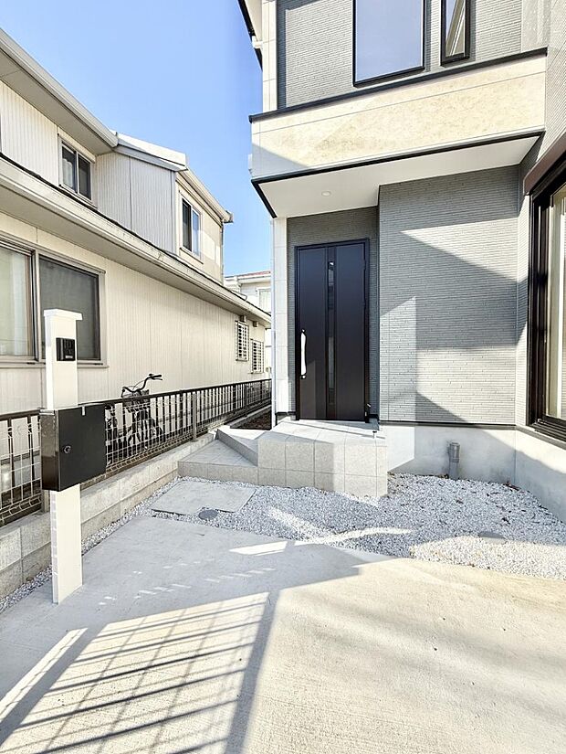 【玄関】■ 帰るたびにホッとする、安心感のある佇まい