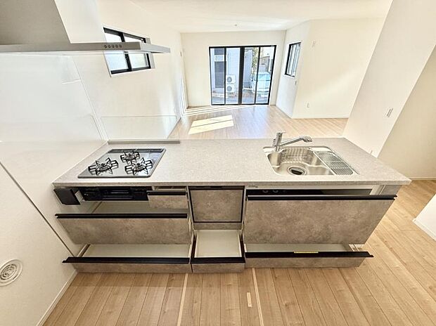 【キッチン】■家族の絆を深める、温もりのあるキッチン