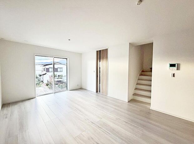 【リビング】■家族の時間を彩る、快適で癒される空間