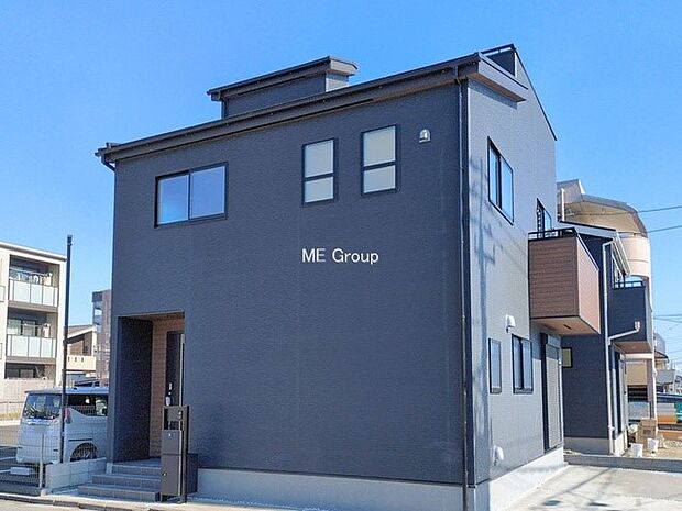 【現地外観写真】■暮らしを彩る充実した設備仕様が備わった住まい