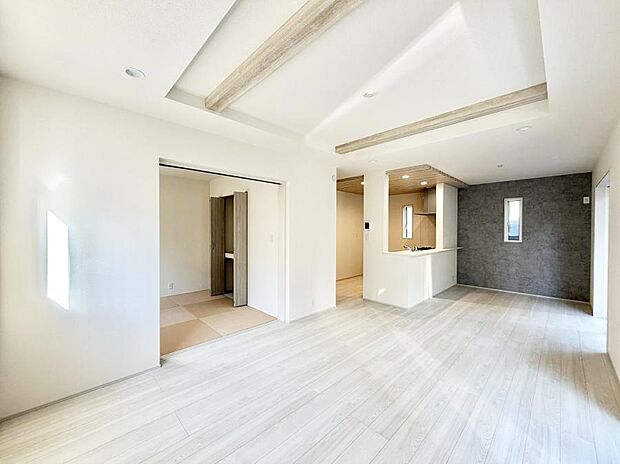 【リビング】■光と風を感じる、リラックスできる空間