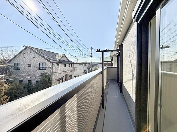 【バルコニー】■ 朝のコーヒーや夜の星空を楽しむ、癒しの場所
