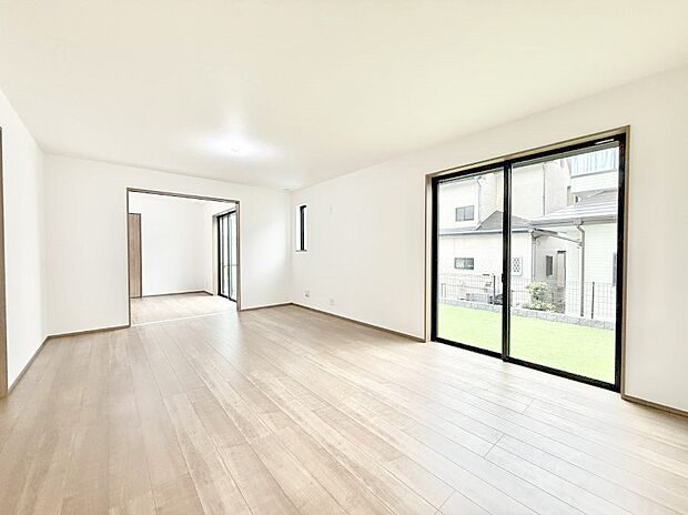 【リビング】■家族の時間を彩る、快適で癒される空間