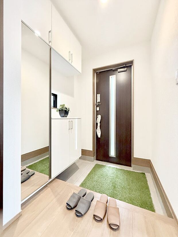 【玄関】■ シンプルで美しく、快適な暮らしの入り口