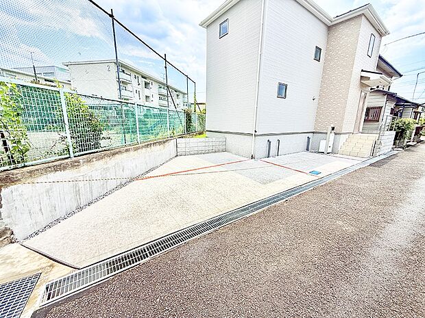 【駐車場】■自宅にある駐車スペースなので安心ですね