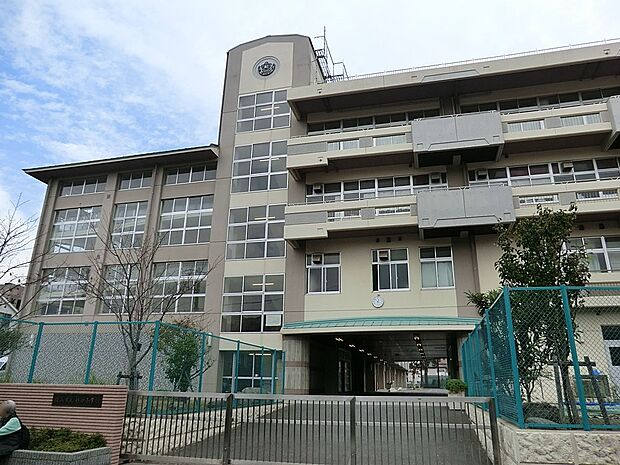 横浜市立杉田小学校(約1,400m・徒歩18分)