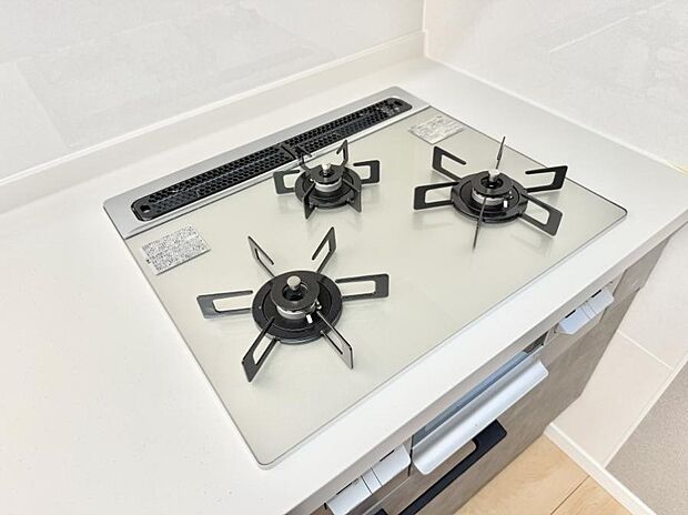 【3口ガスコンロ】■一度に多くの料理ができ便利で効率的