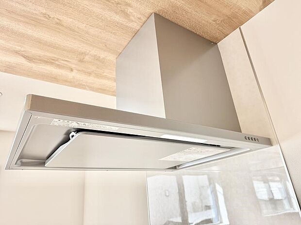 【レンジフード】■調理時の蒸気や匂いが換気扇に誘導され、効率的に排煙ができます。