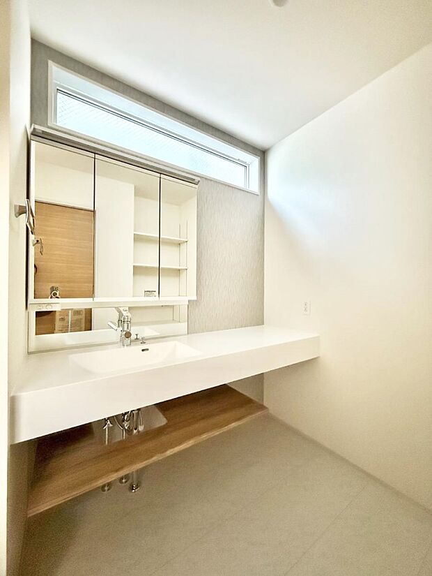 【洗面台・洗面所】■朝の準備がスムーズにできる広さです