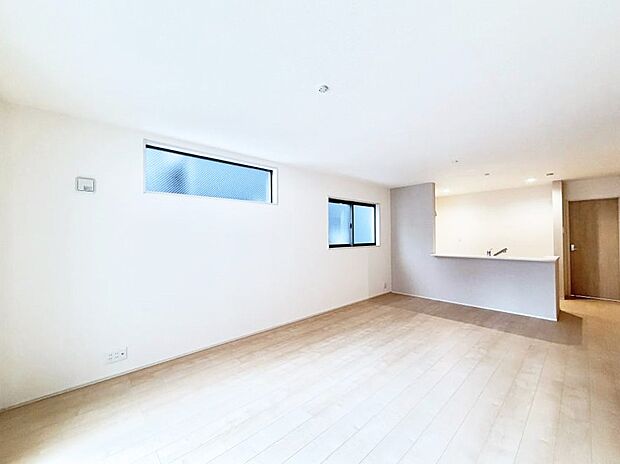 【リビング】■光と風を感じる、リラックスできる空間