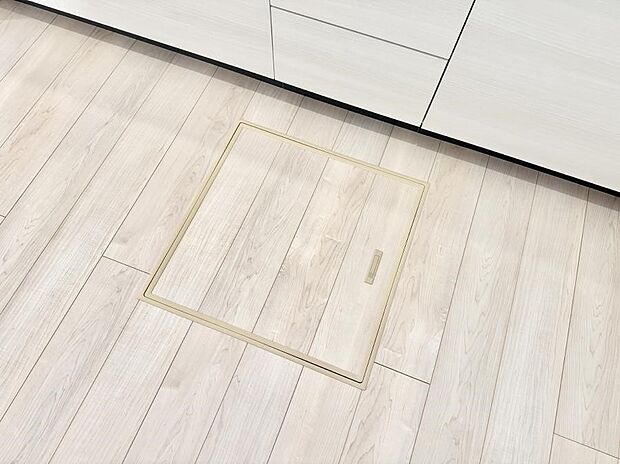 【床下収納】■季節物など簡単に収納でき便利