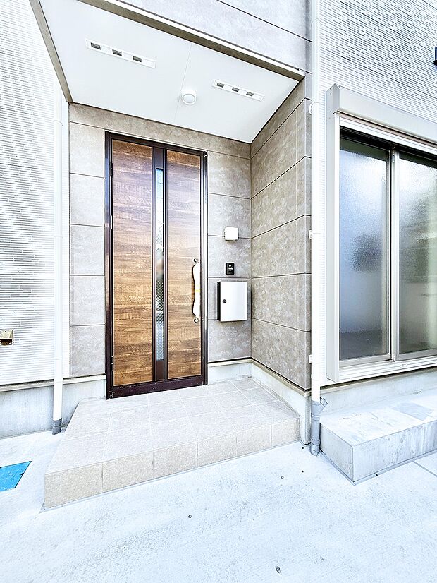 【玄関】■ 帰るたびにホッとする、安心感のある佇まい