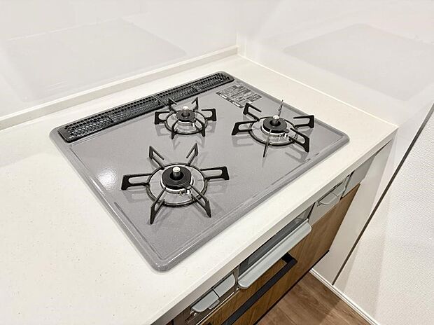 【3口ガスコンロ】■一度に多くの料理ができ便利で効率的