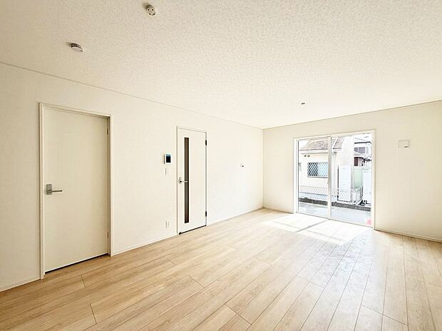 【リビング】■光と風を感じる、リラックスできる空間