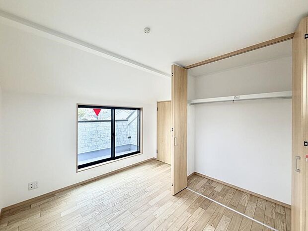 【リビング以外の居室】■清潔感あふれるお部屋で毎日を快適に過ごせます