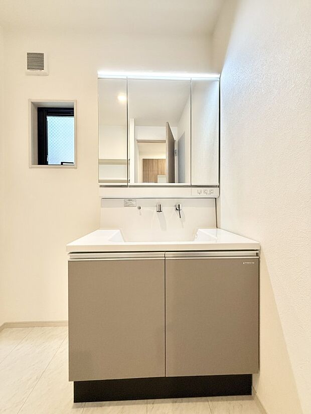 【洗面台・洗面所】■家族みんなが使いやすい配置です