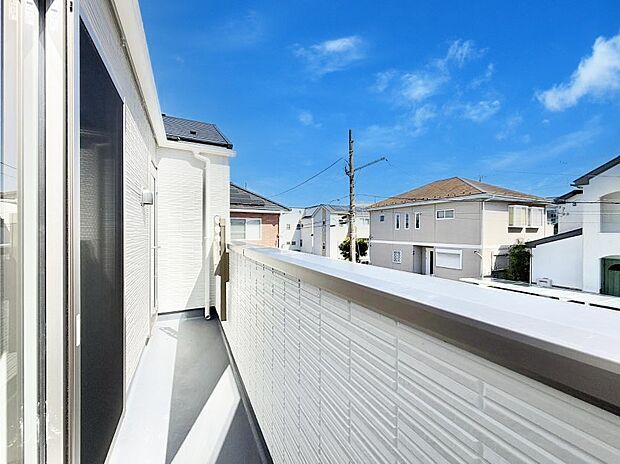 【バルコニー】■ 朝のコーヒーや夜の星空を楽しむ、癒しの場所